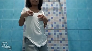 Sexy Dalagang Pinoy Nagpapa-init Sa Shower