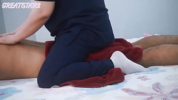 Isang Masahistang Pinay Sa Dubai Na May Dagdag Alindog