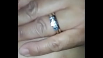 Masungit Na Asawang Filipina Part 2: Naglalaway Sa Ibang Lalaki Habang Nag-squirt At Ipinagmamalaki Ang Singsing Sa Kasal