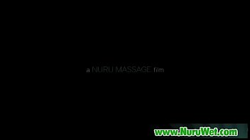 Sexy Asian Masseuse Napasabik Sa Dilaan Ng Pepe Habang Nagpapamasahe
