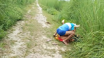 Mainit Na Eksena Ng Isang Indian Wife Sa Kanilang Baryo, Nag-viral Ang Wild Na Kantutan!