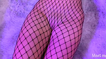 Asyana Sa Fishnet, Hinimas Ang Titi Gamit Ang Paa Hanggang Sa Labasan At Tumulo Ang Tamod Sa Kanyang Pekpek