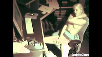 Nag-solo Spy Cam Ang Malibog Na Babae Habang Nagfa-finger