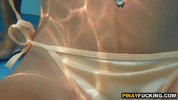 Dalawang Pinay Amateur Kinantot Sa Swimming Pool