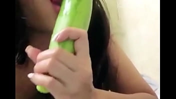 Sobrang Kati Ng Pepe Ko, Buti Na Lang May Cucumber Para Mapawi Ang Init At Makaraos Ng Todo