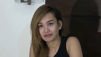 Masikip Na Puke Ng Babaeng Asyana Hinlalaki’t Daliri Hanggang Sa Umungol