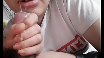 Mainit Na Pinay Gf, Sinisipsip Ang Titi Ng Kanyang Lalaki Nang Masarap