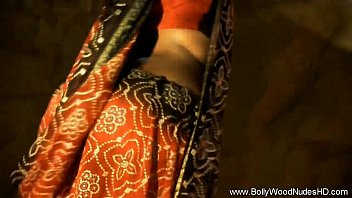 Mga Lihim Na Alindog Ng India: Pagtuklas Sa Banal At Makamundong Kaligayahan