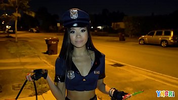 Mainit Na Asian Teen Na Si Vina Sky, Sinibak Ng Halloween