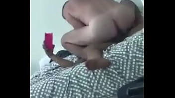 Guro, Kinunan Ang Sarili Habang Kinakantot Ng Kasamahan Sa Trabaho