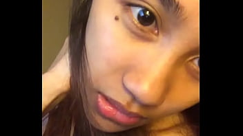 Pinay Na May Nakakagigil Na Labi