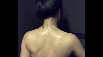 Maputing Asawang Pokpok, Nagkakantutan Mag-isa Sa Banyo Ng Gym Gamit Ang Dildo At Vibrator