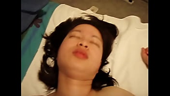Tinitira Ako Ng Anak Ng Kaibigan Kong Milf Na Si Barrett