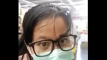 Pinay Nagpapakita Ng Dibdib Sa Grocery Store