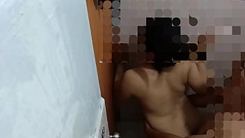 Mainit Na Tagpo Sa Banyo Kasama Ang Kaibigan Niya. Isang Masarap Na Chubby Na Babaeng Asyana.